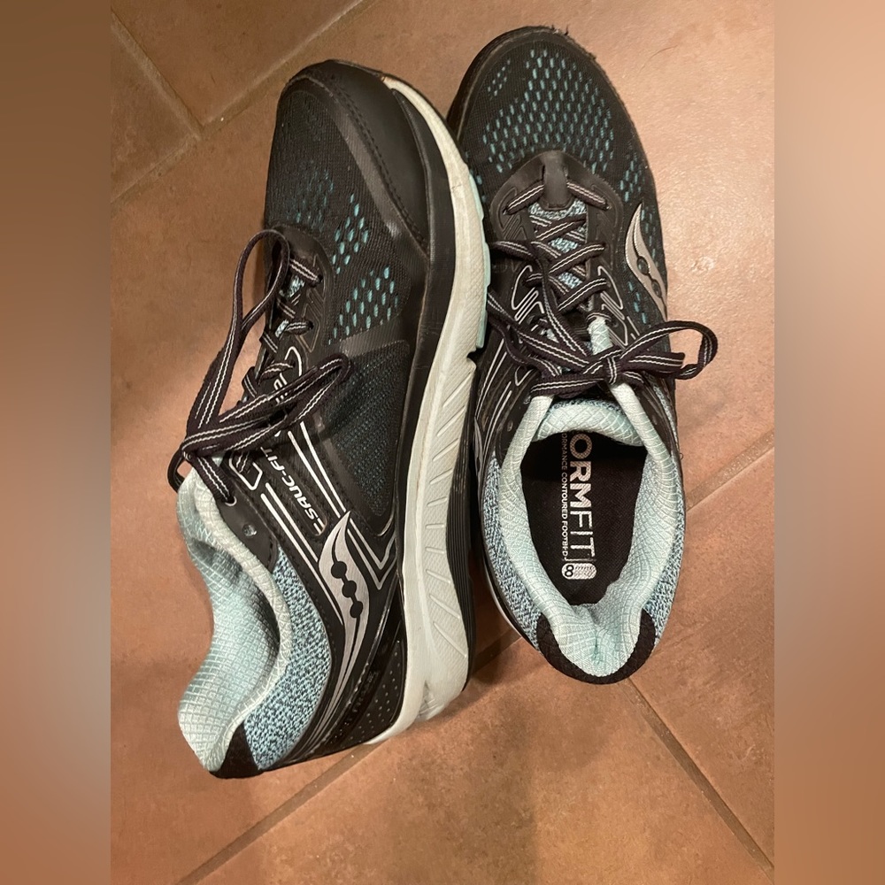 Saucony women’s shoes 9.5